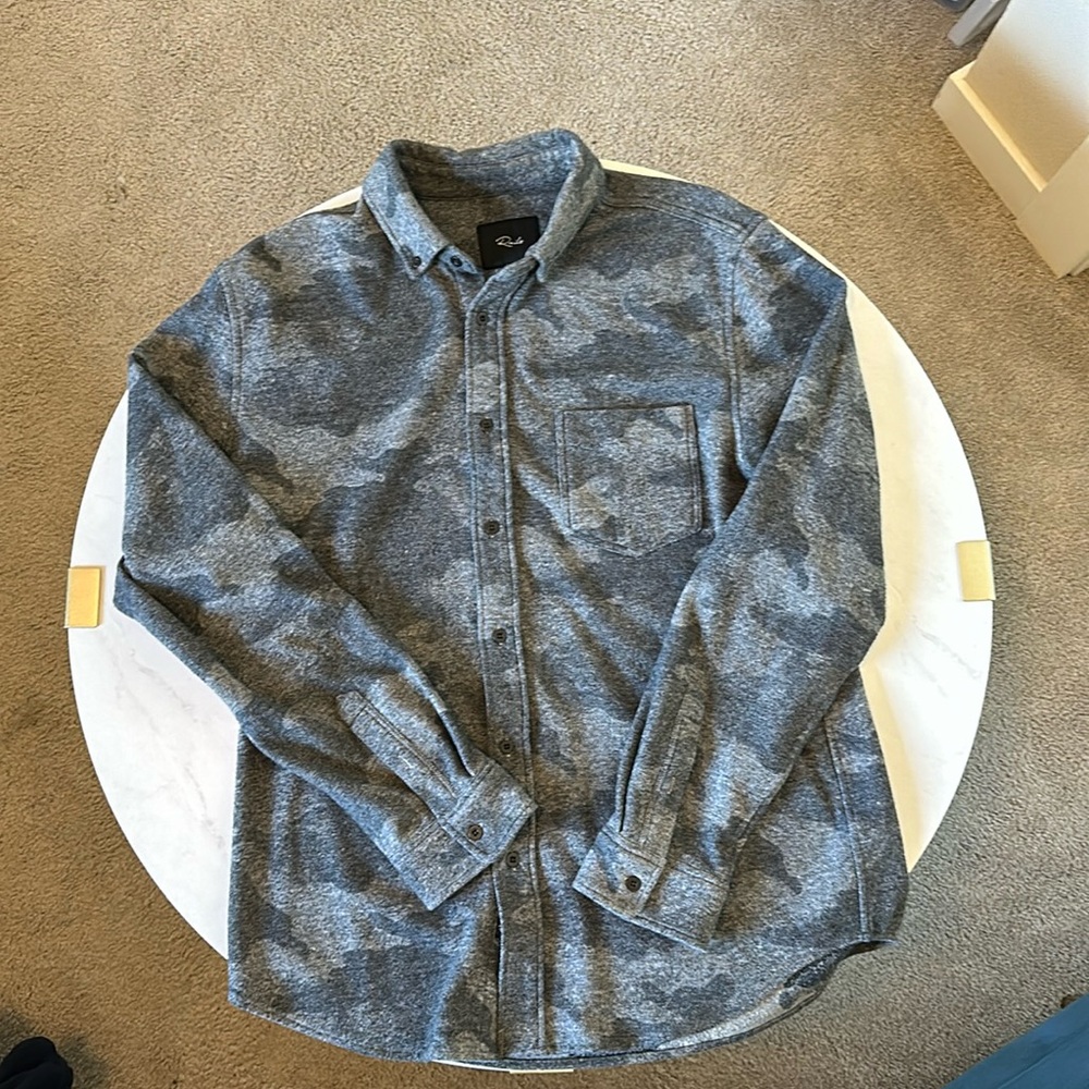 Men’s L Flannel, light gray camp pattern
